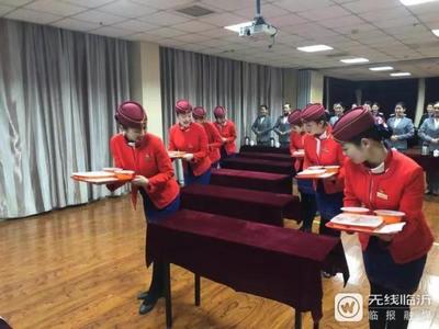 高鐵即將開(kāi)進(jìn)沂蒙山！200名靚麗高鐵乘務(wù)員以專業(yè)禮儀服務(wù)致敬革命老區(qū)